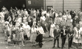 Dekker+Blok - Saying goodbye to the Dekker family leaving for Australia on the Sibajak 23-Jun-1959 Inet